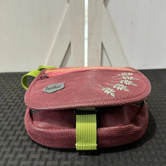 Haiku by Sharon Eisenhauer Small Crossbody Bag - Picture 7 of 9